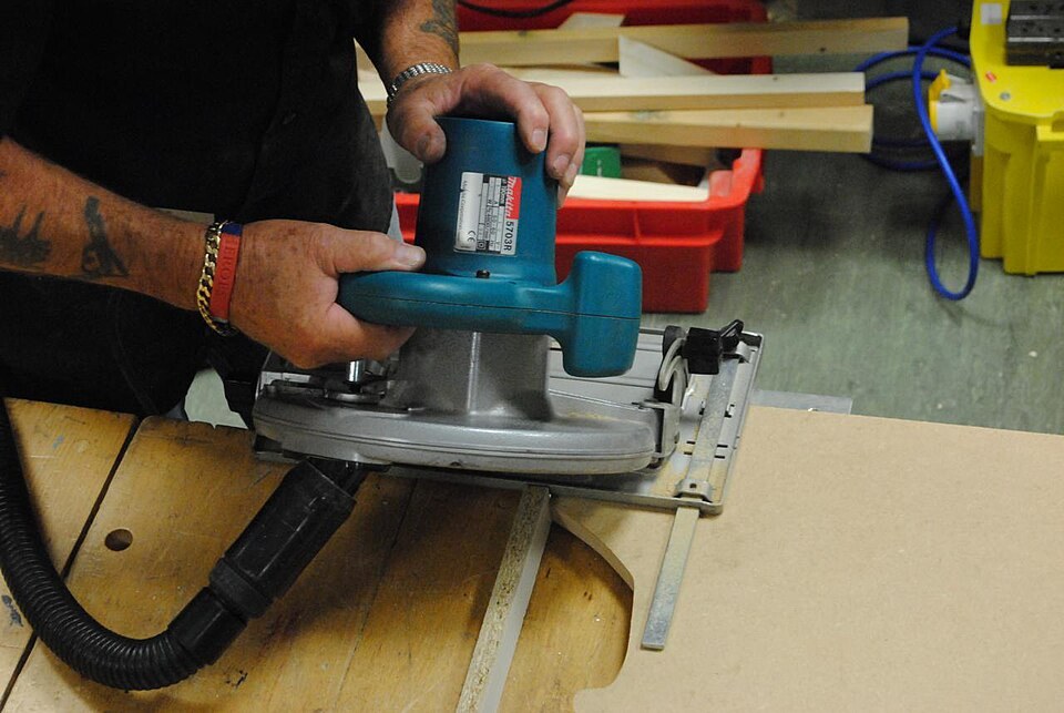 Corded circular saw cutting a board